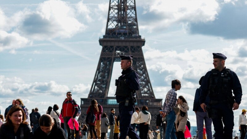 Paris Police Arrest Suspect in Attacks that Killed 1, Injured 2
