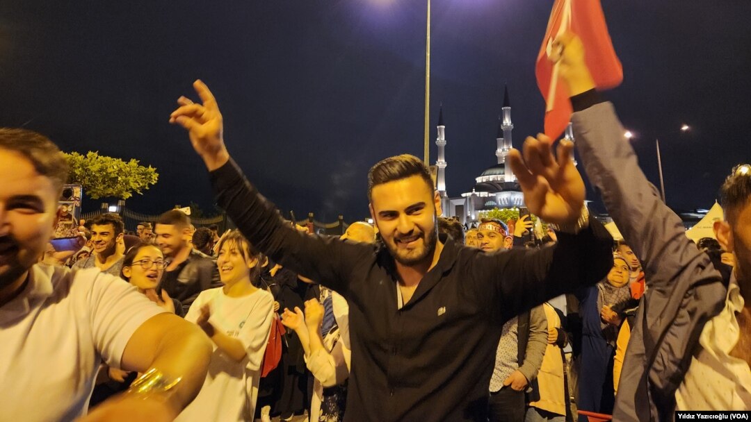 Slavlje Erdoganovih pristalica u Ankari
