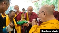 ༧གོང་ས་མཆོག་ནས་བལ་བོད་གཉིས་ཀྱི་མཚམས་རོལ་ཝ་གླིང་གི་ཡུལ་མི་ཁག་ཅིག་ལ་མཇལ་ཁ་སྩལ་བ།