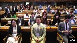 Delegates attend a meeting of a meeting of tourism ministers from G20 nations at the Sher-i-Kashmir International Conference Centre in Srinagar, Jammu and Kashmir. The three-day conference ended May 24, 2023. (Wasim Nabi/VOA)