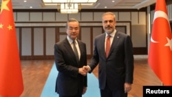 资料照片：土耳其外交部长哈坎·费丹土耳其首都安卡拉会见中国外交部长王毅。（2023年7月26日）2024年6月5日，费丹结束了对中国为期三天的访问。