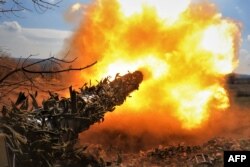 A Ukrainian T-72 tank fires at Russian positions on the front line near Bakhmut, amid the Russian invasion of Ukraine, March 26, 2023.