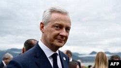 Menteri Ekonomi dan Keuangan Prancis Bruno Le Maire menghadiri pertemuan Menteri Keuangan G7 di Stresa, 24 Mei 2024. (GABRIEL BOUYS / AFP)