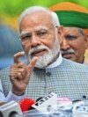 Perdana Menteri India Narendra Modi berbicara kepada awak media ketika tiba di Gedung Parlemen India di New Delhi, pada 18 September 2023. (Foto: AFP/Money Sharma)