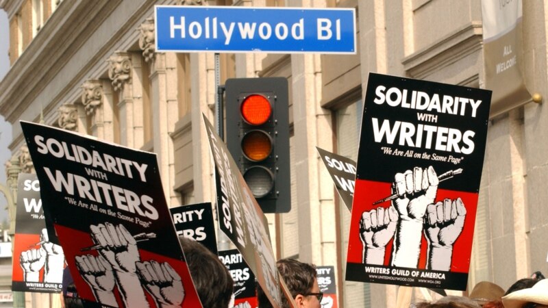 Les scénaristes d'Hollywood se mettent en grève faute d'accord avec les studios