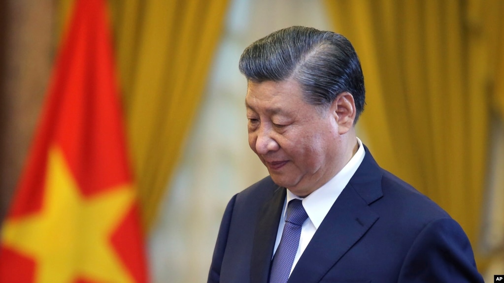 2023年12月13日，中国国家主席习近平在河内访问期间参加一场会谈。(美联社照片)(photo:VOA)