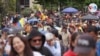 Miles de colombianos salen a las calles en apoyo a las reformas del presidente Petro 