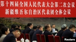 中国新疆维吾尔自治区党委书记马兴瑞在全国人大会议期间出席新疆代表团全体会议。（2024年3月7日）