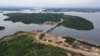 FILE - Pembangunan jembatan Pulau Balang Besar yang akan terhubung dengan Ibu Kota Negara Nusantara (IKN) di Sepaku, Provinsi Kalimantan Timur, Indonesia, 7 Maret 2023. (REUTERS/Willy Kurniawan)