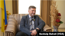 Посол України в Індії Олександр Поліщук — генерал-майор запасу, який до недавнього часу обіймав посаду заступника міністра оборони України. 