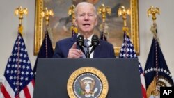 El presidente Joe Biden habla sobre el sistema bancario en la Sala Roosevelt de la Casa Blanca, el lunes 13 de marzo de 2023 en Washington. (Foto AP/Andrew Harnik)