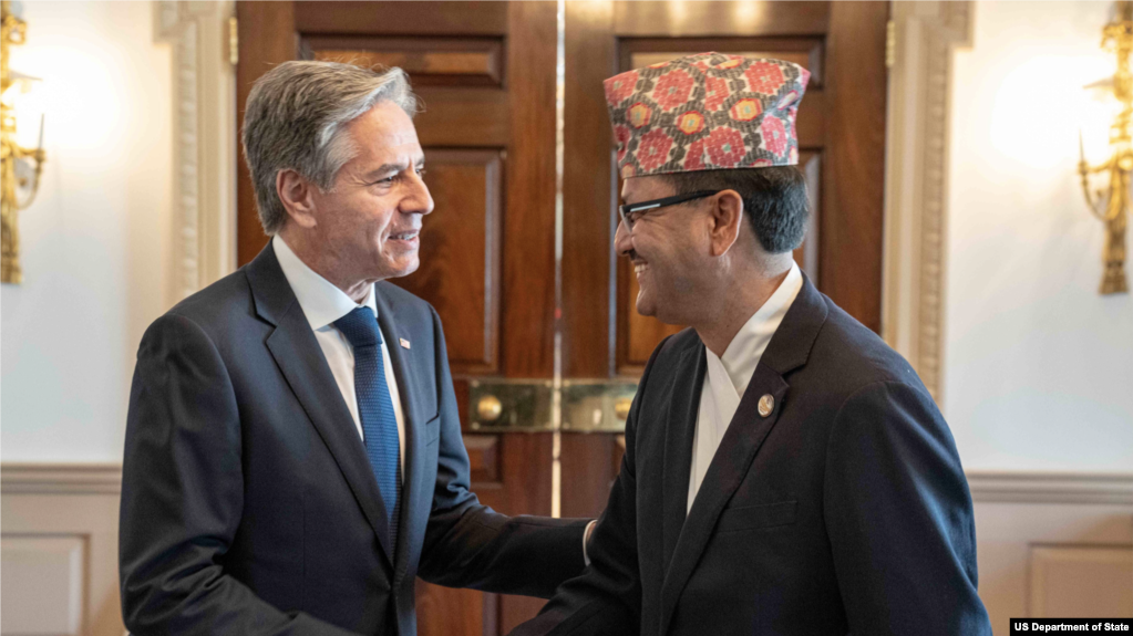 美国国务卿安东尼·布林肯（Antony Blinken）2023年10月30日会见到访的尼泊尔外交部长纳拉扬·普拉卡什·萨乌德（Narayan Prakash Saud）。（美国国务院）(photo:VOA)