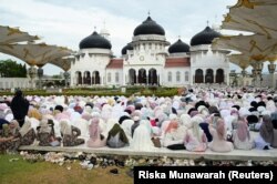 FILE—Indonesian Muslims attend mass prayers at Baiturrahman mosque during Eid al-Fitr, marking the end of the holy fasting month of Ramadan, in Banda Aceh, Indonesia, April 10, 2024.