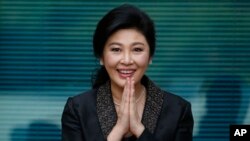 FILE - Mantan Perdana Menteri Thailand Yingluck Shinawatra di Mahkamah Agung, Bangkok, Thailand, 1 Agustus 2017. Pengadilan Thailand, Senin, 4 Maret 2024, mencabut tuntutan terhadap mantan PM Yingluck Shinawatra, yang sekarang tinggal di pengasingan. (AP/Sakchai Lalit)