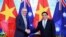 သြစတေးလျဝန်ကြီးချုပ် Antony Albanese(ဝဲ) နှင့် ဗီယက်နမ်ဝန်ကြီးချုပ် Pham Mihnh Chinh(ယာ) တို့ ဟနွိုင်းမြို့မှာတွေ့ဆုံစဉ်၊ ဂျွန် ၄၊ ၂၀၂၃