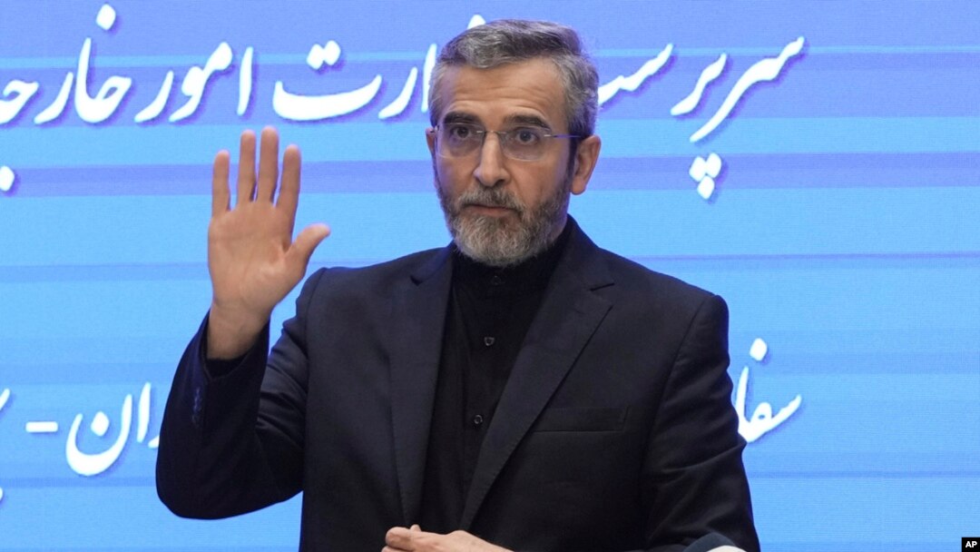FILE - Menteri Luar Negeri sementara Iran Ali Bagheri di Kedutaan Besar Iran di Beirut, Lebanon, 3 Juni 2024.
