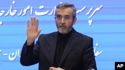 FILE - Menteri Luar Negeri sementara Iran Ali Bagheri di Kedutaan Besar Iran di Beirut, Lebanon, 3 Juni 2024.