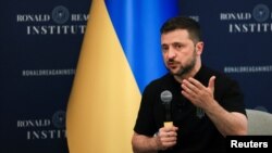 Украинскиот претседател Володимир Зеленски зборува пред Самитот на НАТО во Вашингтон, САД