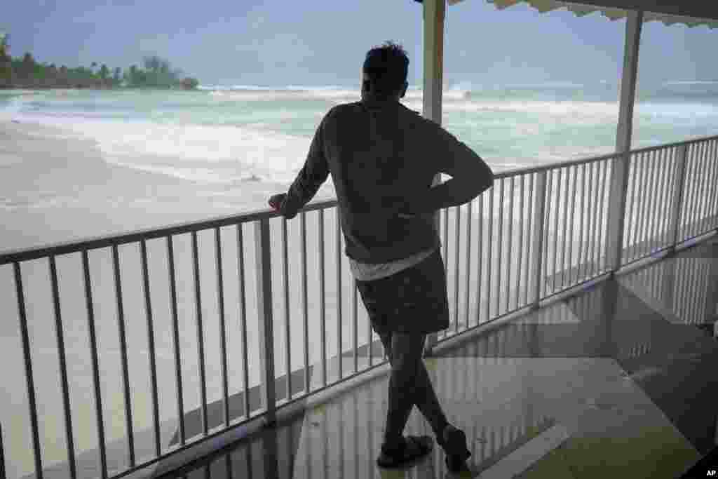El Centro Nacional de Huracanes en Miami, dijo que la situación es muy peligrosa y advirtió que se pronostica que Beryl &quot;traiga vientos que ponen en riesgo la vida y marejada ciclónica&rdquo;.