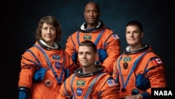Экипаж миссии «Артемида II»: астронавты Кристина Кук, Рейд Уайзман, Виктор Гловер и Джереми Хансен