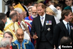 Pangeran Inggris Harry, Duke of Sussex, meninggalkan Westminster Abbey setelah upacara penobatan Raja Charles dan Ratu Camilla Inggris, di London, Inggris 6 Mei 2023. (Foto: REUTERS/Toby Melville)