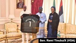 Shugaba Tinubu da Mai Dakinsa Remi Tinubu da Asisat Oshoala