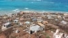 Puing-puing berserakan dan rumah-rumah dengan atap yang hilang akibat hantaman Badai Beryl di pulau Petite Martinique, Grenada 2 Juli 2024. (REUTERS/Arthur Daniel)