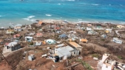 Puing-puing berserakan dan rumah-rumah dengan atap yang hilang akibat hantaman Badai Beryl di pulau Petite Martinique, Grenada 2 Juli 2024. (REUTERS/Arthur Daniel)