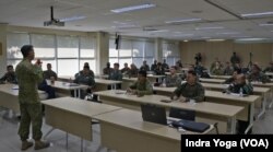 Peserta Academic Session Crocodile Response mengikuti kegiatan di Pusdiklat BNPB, Sentul, Jawa Barat, Rabu (10/5). (VOA/Indra Yoga)