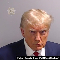 Бывшего президента Дональда Трампа сфотографировали в тюрьме округа Фултон для снимка под арестом. Фотография была опубликована офисом шерифа округа Фултон, Атланта, Джорджия, 24 августа 2023 года