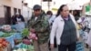 Bolivianos expresan su preocupación por el aumento de precios en la canasta básica.