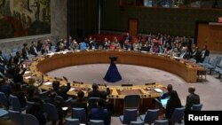 10일 미국 뉴욕 유엔 본부에서 유엔 안전보장이사회 회원국들이 가자지구에서의 이스라엘과 팔레스타인 무장단체 하마스 간의 휴전 결의안에 표결하고 있다.