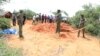 "Le nombre de morts est maintenant passé à 303 après l'exhumation de 19 corps", selon les autorités kényanes.