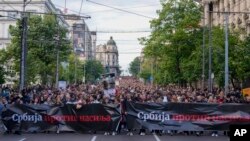 Protest protiv nasilja u Srbiji (Foto: AP/Darko Vojinovic)