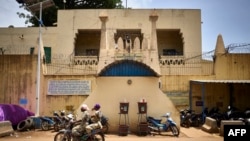 L'entrée de la prison centrale de Bamako, le 3 juillet 2020. AFP / Michele Cattani