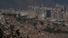 Casas de bloques de hormigón cubren un barrio pobre en Caracas, el miércoles 1 de marzo de 2023. (AP Foto/Ariana Cubillos)