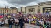 Cientos de venezolanos se reunieron en el centro de Bogotá, en la Plaza de Bolívar, el sábado 3 de agosto. [Foto: Camilo Álvarez, VOA]