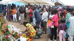 À Libreville, les familles des naufragés se recueillent toujours sur le quai