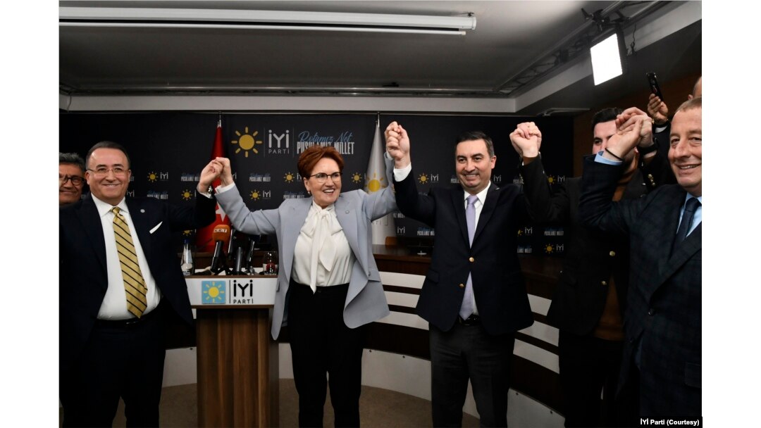 İYİ Parti, “hür ve müstakil siyaset” iddiasıyla eski ittifak ortağı CHP’yi zorlayacak tanınmış siyasi aktörleri aday göstermeye devam ederken bunun 31 Mart günü, sandıkta nasıl etki yaratacağı merak konusu.