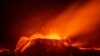 Aktivitas ledakan gunung berapi terjadi sekitar 200 meter dari kawah dekat kota Grindavik, Islandia. (AP)&nbsp;