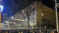 Protest opozicije ispred RIK, pokušaj rušenja ograde