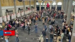 Londra'daki Seçim Merkezine Yoğun İlgi