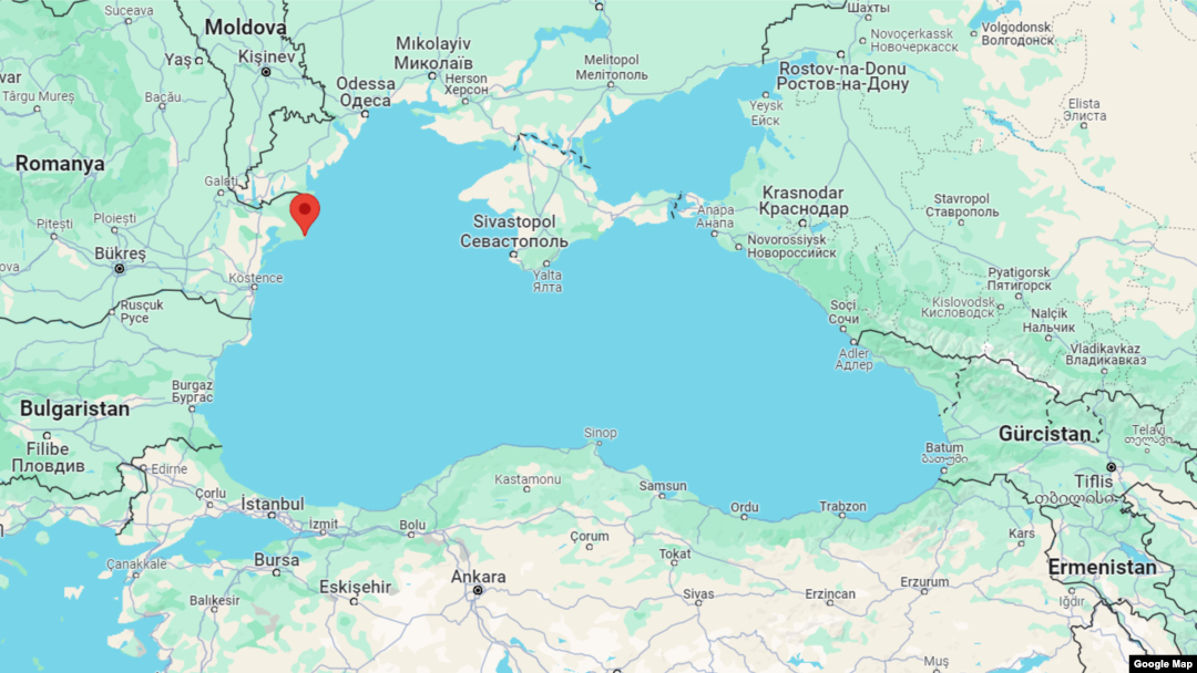 Romanya'nın Tuna nehri kıyısındaki Aziz Yorgi köyünden 26 deniz mili mesafede batan gemide dokuzu Suriye vatandaşı ve ikisi Mısırlı olmak üzere 11 kişilik mürettebat bulunuyordu.
