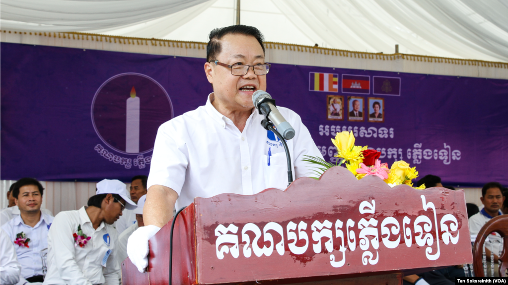 រូបឯកសារ៖ លោក ទាវ វណ្ណុល ប្រធាន​គណបក្ស​ភ្លើង​ទៀន ថ្លែងនៅក្នុងសមាជវិសាមញ្ញរបស់គណបក្សនៅខេត្តសៀមរាប កាលពីថ្ងៃទី ១១ ខែកុម្ភៈ ឆ្នាំ ២០២៣។ (ទែន សុខស្រីនិត/វអូអេ)