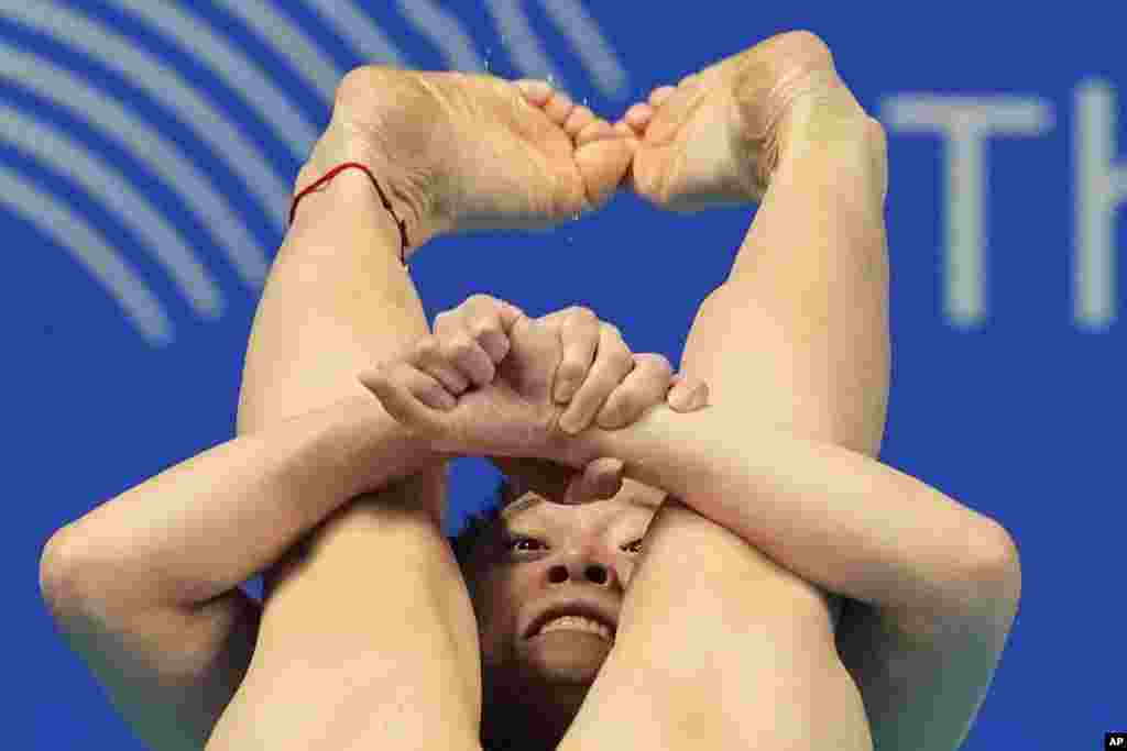 Chen Yiwen of China competes during the women&#39;s 3m springboard diving final at the 19th Asian Games in Hangzhou, China.