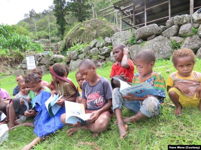 Buku-buku menjadi syarat penting untuk meningkatkan minat baca di Papua.(Foto: Dok Hano Wene)