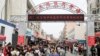 中國山東淄博燒烤市場五一節期間遊人如織。(2023年5月2日)