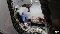 FILE - People inspect the damage in a room following Israeli bombardment at Nasser Hospital in Khan Yunis in the southern Gaza Strip on Dec. 17, 2023. (AFP Photo)