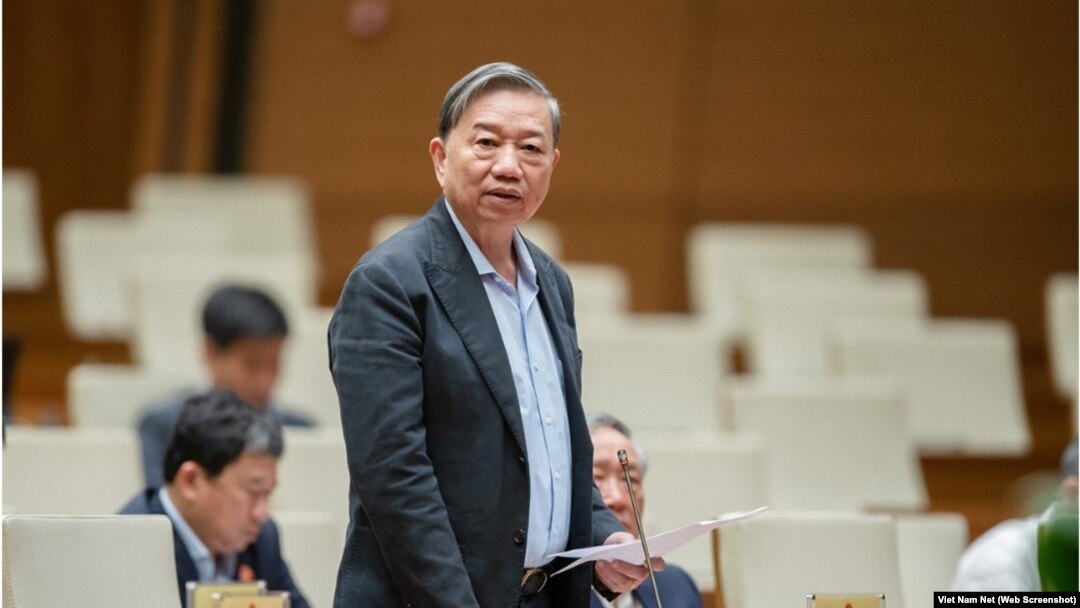 Bộ trưởng Công an Việt Nam Tô Lâm tại buổi chất vấn tại Ủy ban Thường vụ Quốc hội ở Hà Nội hôm 20/3.