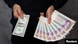 ارزش پول ملی ایران در مقابل دلار آمریکا همچنان خبرساز است.